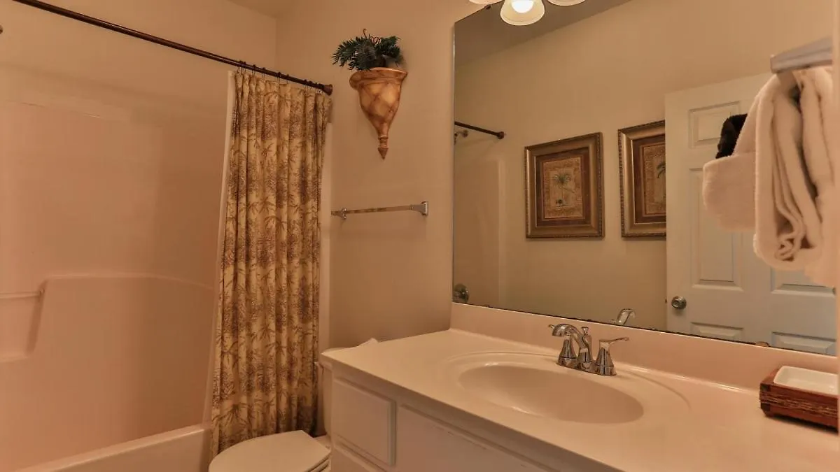Aventon - Is A 3 Bedroom Home That Is An Easy Walk To The Beach With Communal Pool Destin