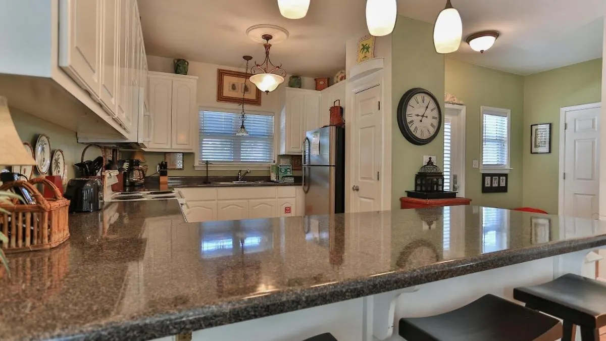 Aventon - Is A 3 Bedroom Home That Is An Easy Walk To The Beach With Communal Pool Destin 0*,