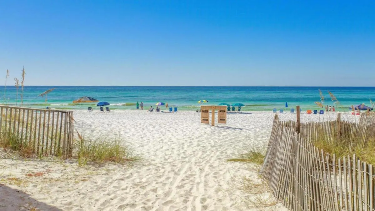 Aventon - Is A 3 Bedroom Home That Is An Easy Walk To The Beach With Communal Pool Destin