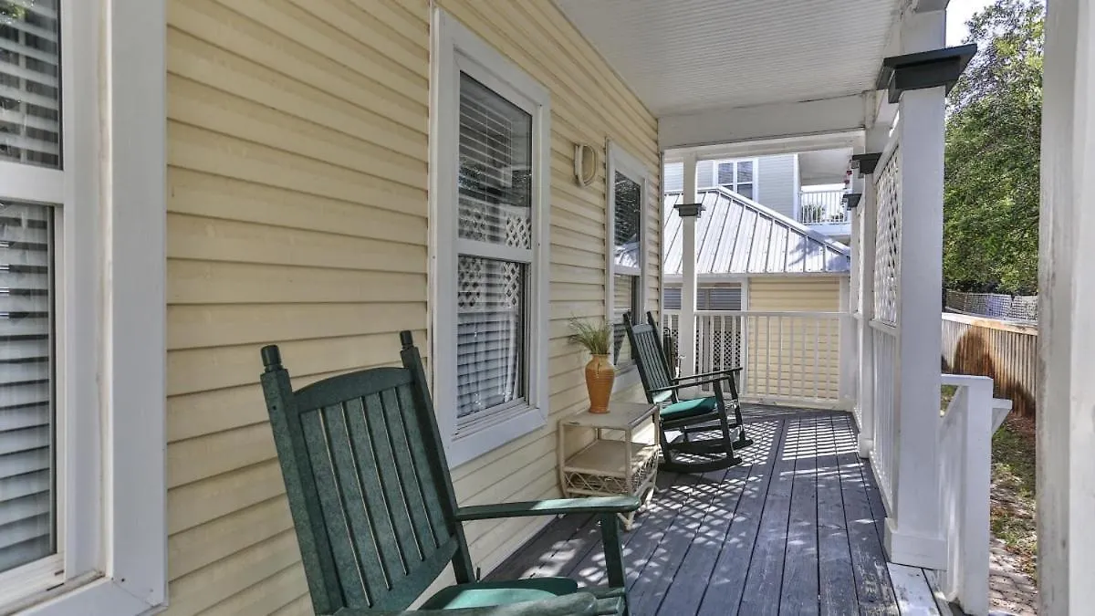 Holiday home Aventon - Is A 3 Bedroom Home That Is An Easy Walk To The Beach With Communal Pool Destin