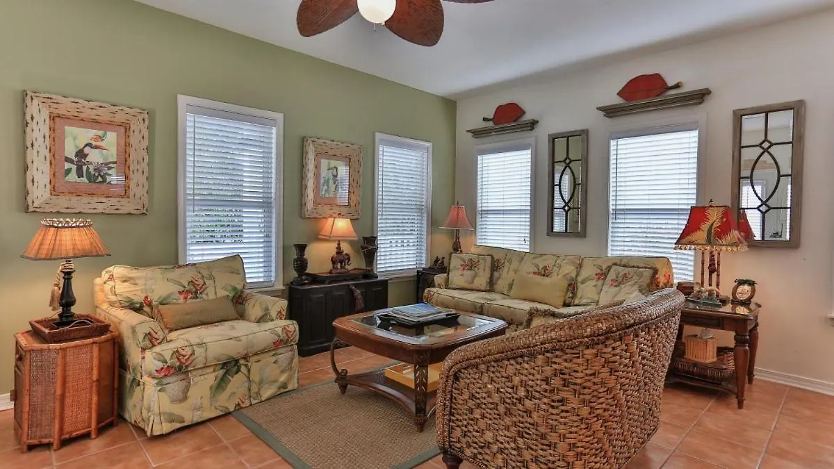 Aventon - Is A 3 Bedroom Home That Is An Easy Walk To The Beach With Communal Pool Destin 0*,