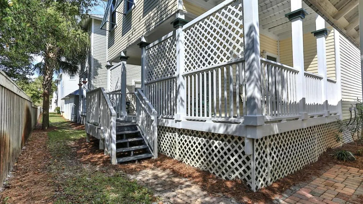 Aventon - Is A 3 Bedroom Home That Is An Easy Walk To The Beach With Communal Pool Destin Holiday home