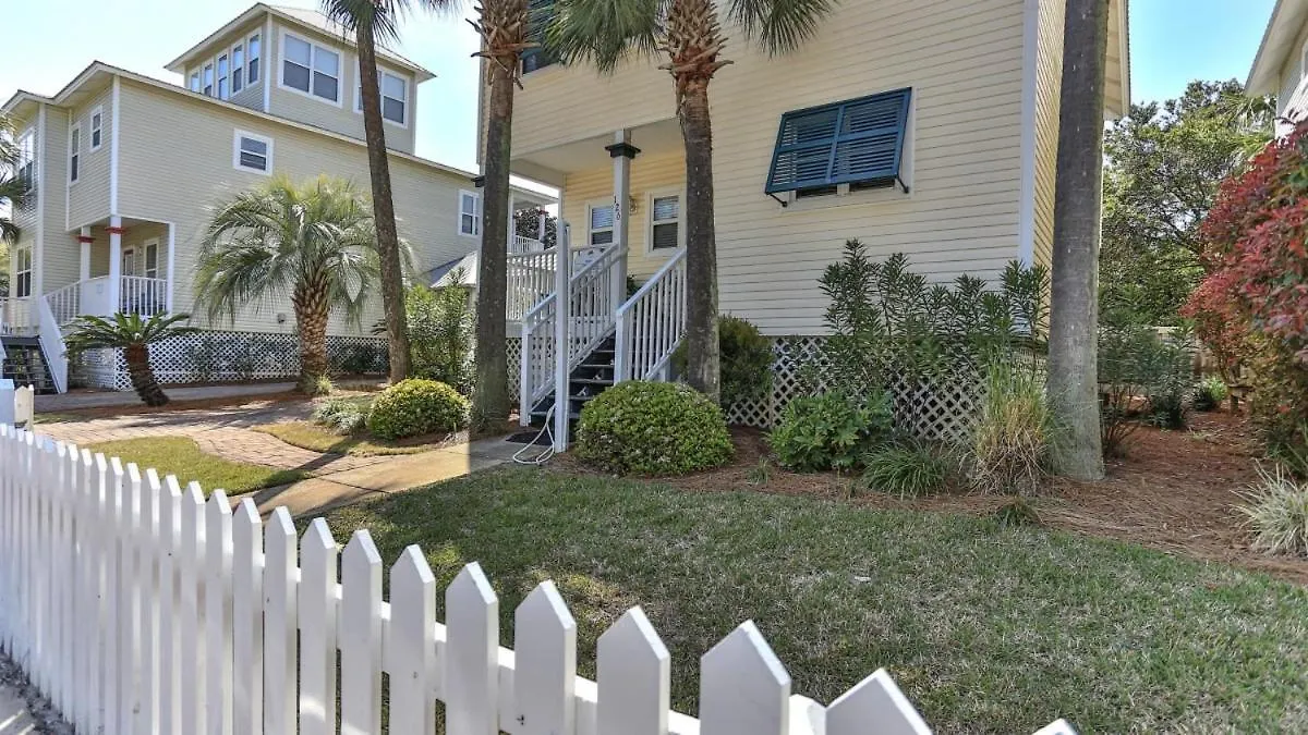 Aventon - Is A 3 Bedroom Home That Is An Easy Walk To The Beach With Communal Pool Destin
