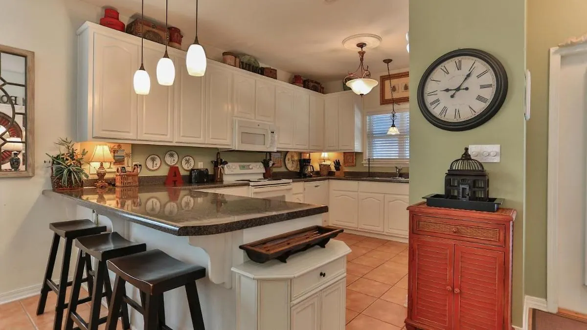 Aventon - Is A 3 Bedroom Home That Is An Easy Walk To The Beach With Communal Pool Destin United States