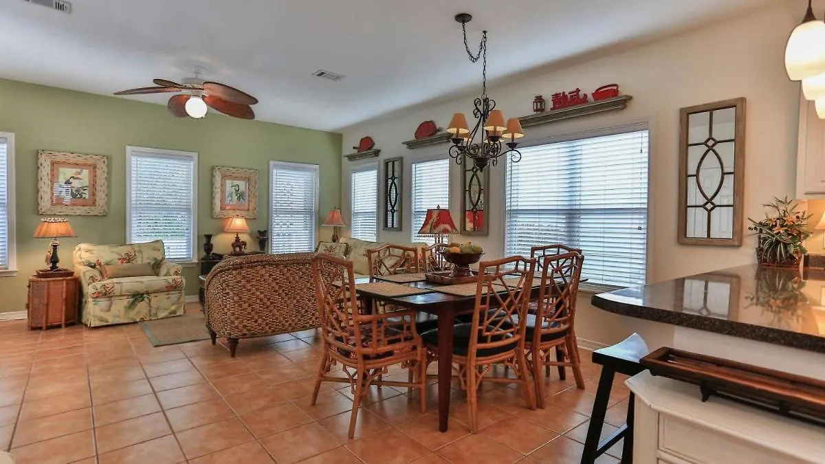 Aventon - Is A 3 Bedroom Home That Is An Easy Walk To The Beach With Communal Pool Destin 0*,  United States