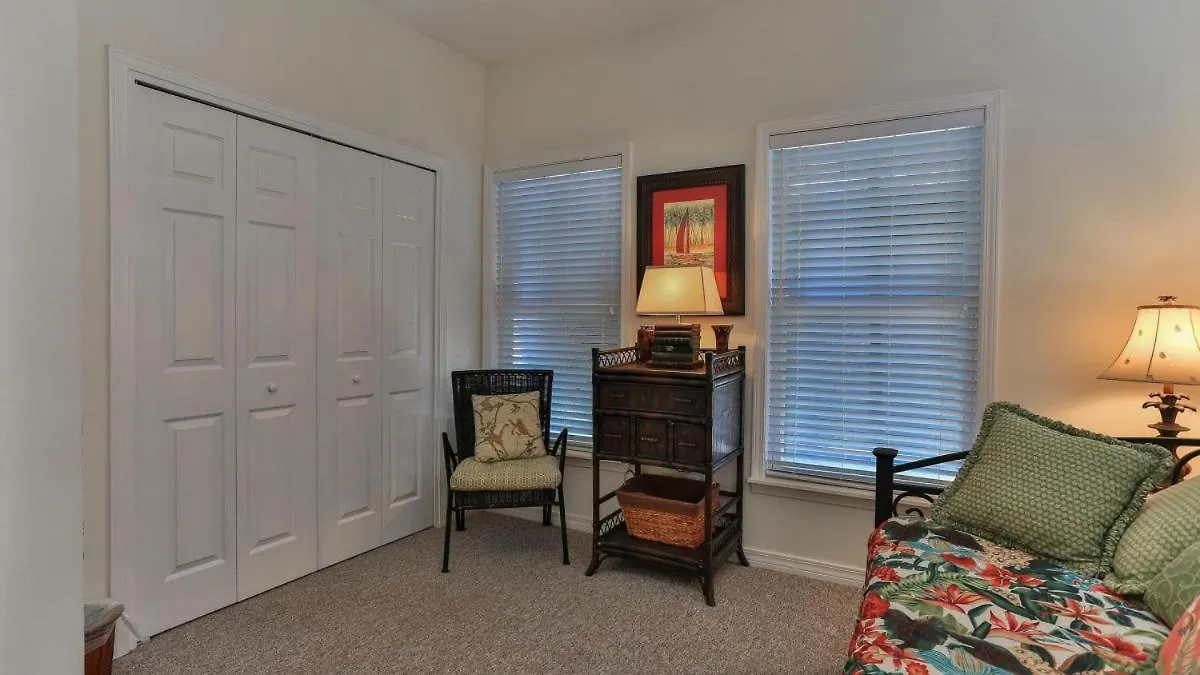 Aventon - Is A 3 Bedroom Home That Is An Easy Walk To The Beach With Communal Pool Destin Holiday home